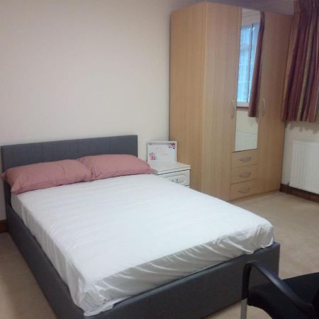 1St Gold Accommodation Isleworth Dış mekan fotoğraf