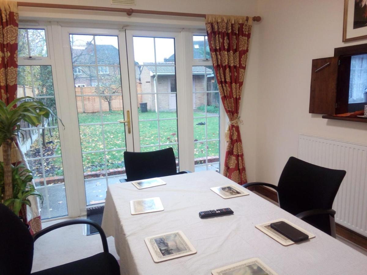 1St Gold Accommodation Isleworth Dış mekan fotoğraf